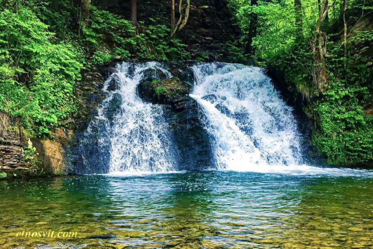водопад Гуркало - один из самых живописных на Львовщине / Что посмотреть в Карпатах