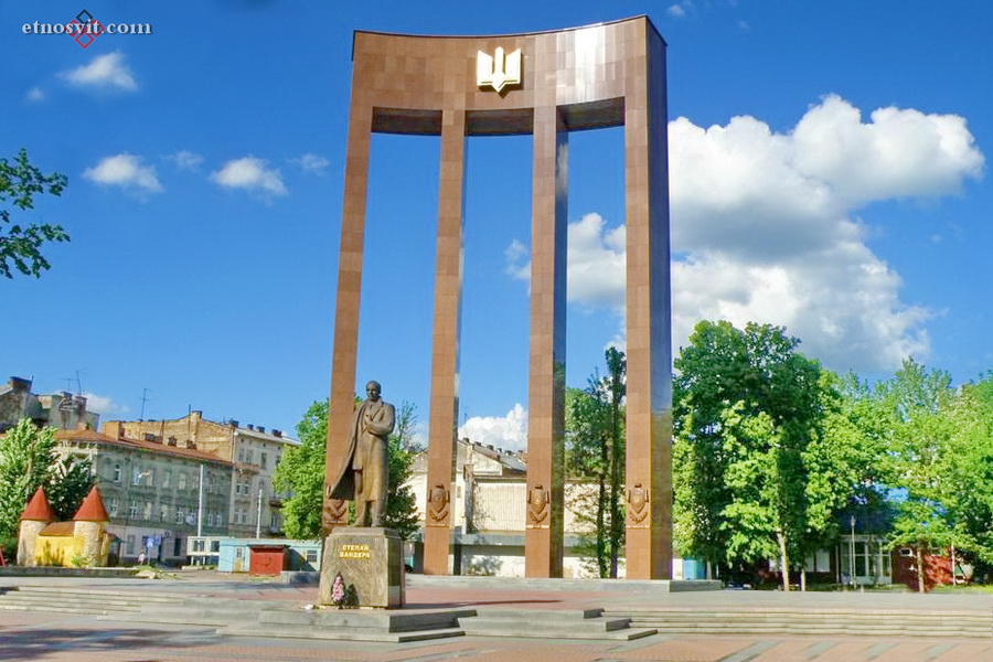 Памятник Степану Бандере (Львов)