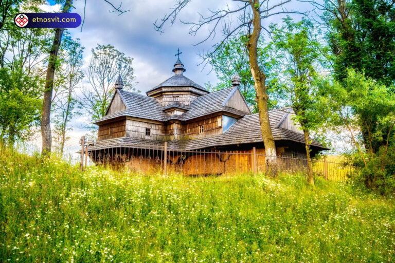 Селище Ясіня Струківська церква