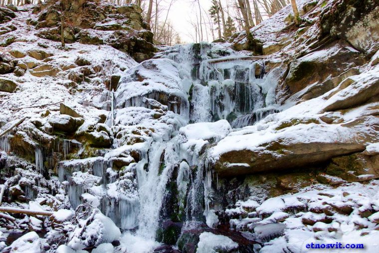 водоспад Шипіт взимку - новий рік у закарпатті