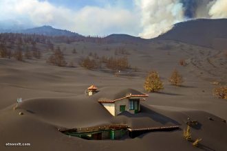 Виверження вулкану на Канарах: Попіл від вулкана на Канарах покрив будинки та дерева